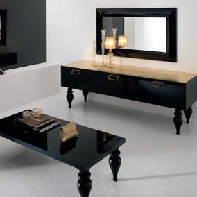 BLACK SIDE BOAR AND TABLE