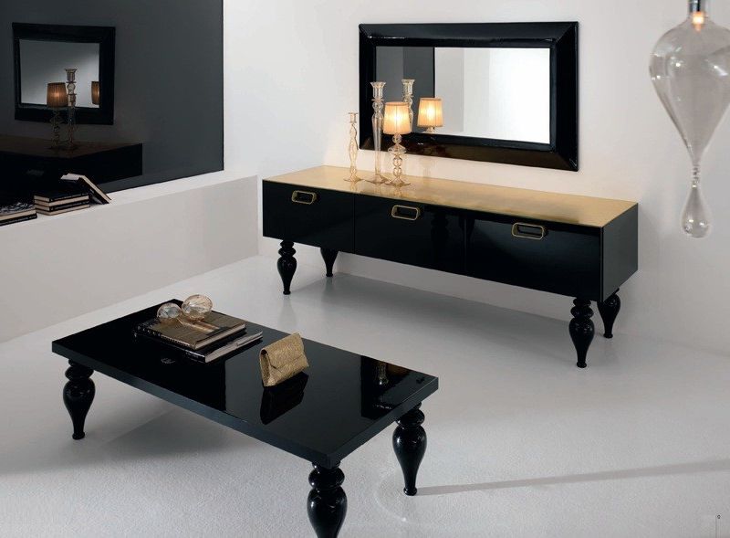 BLACK SIDE BOAR AND TABLE