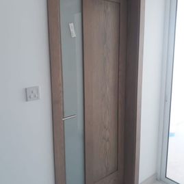 INTERIOR DOOR